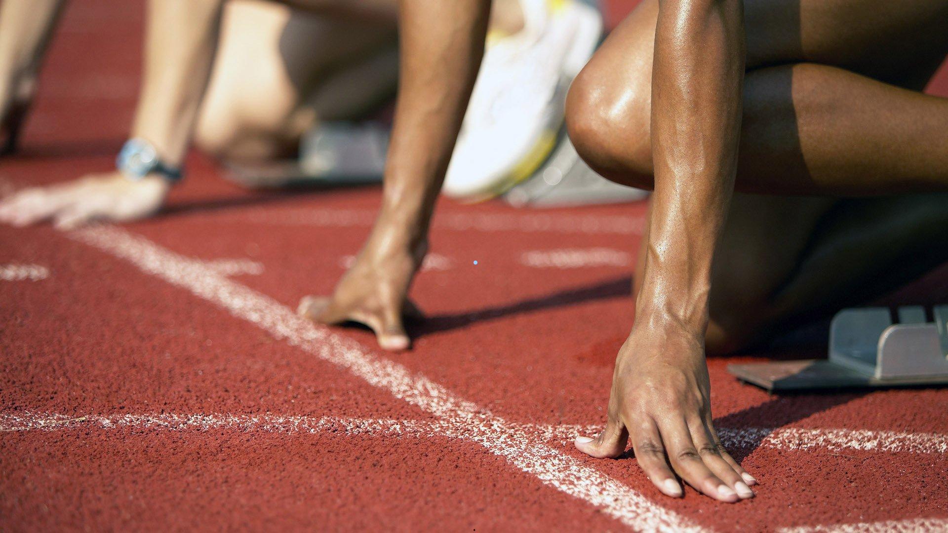 雄鹿官方宣布，迈尔斯-特纳因病缺阵，关键战役对阵森林狼受挑战